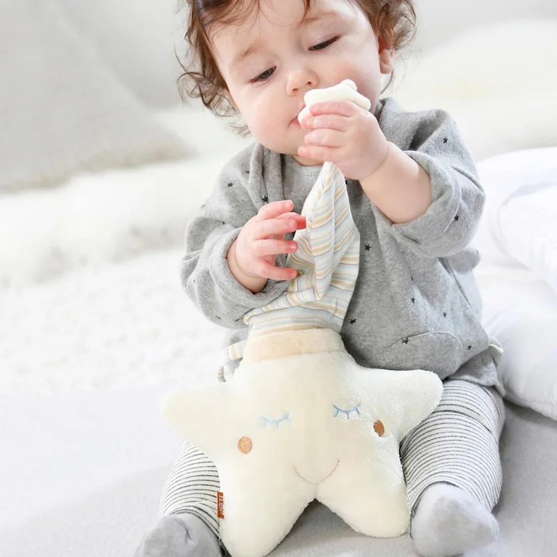 Spieluhr Stern Baby Love 22cm van Fehn in Beige, 220 mm – productfoto 2 van 3