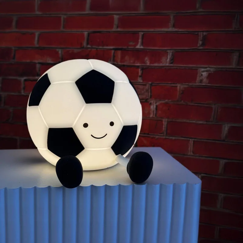 Nachtlicht Fussball Kalle de FH Lighting en Multicolore, 14 × 11,5 × 10,5 mm – photo produit 2 sur 5
