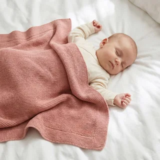 Babydecke Strick 80x100 cm van Fillikid in Roze – productfoto 1 van 3