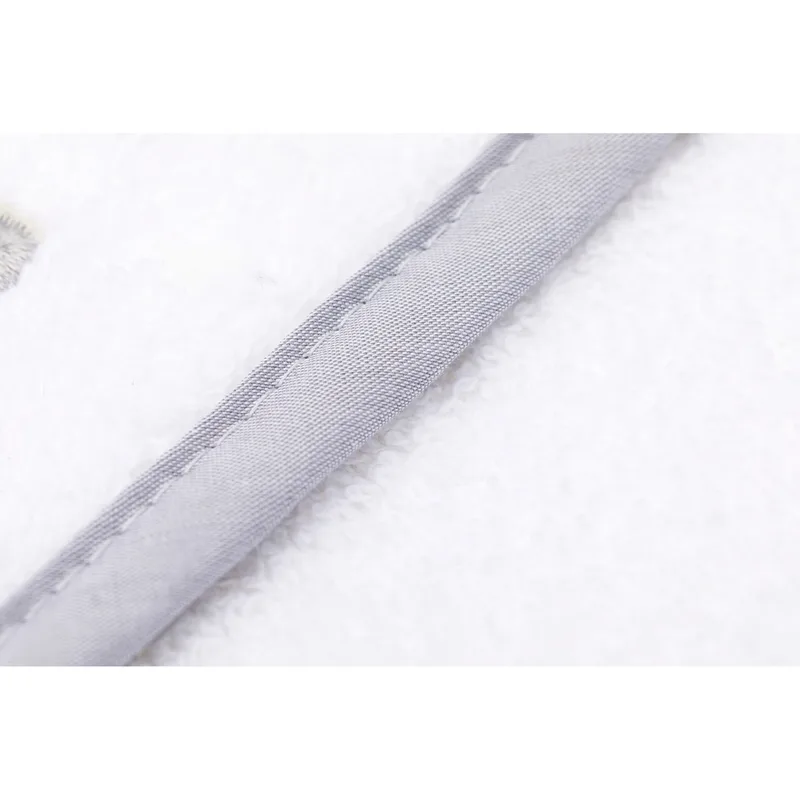 Fillikid 2-tlg. Badeset Kapuzenbadetuch 100x100 cm & Waschlappen by Fillikid in White, 100 × 100 × 1,5 mm – product photo 2 of 3