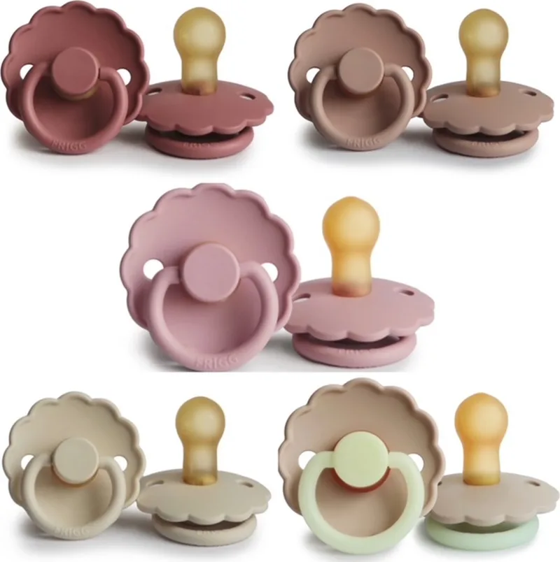 DAISY Fopspeen set 5 stuks 6-18 maand van Frigg in Powder Blush, Baby Pink, Blush, Cream en Croissant Night Glow – productfoto