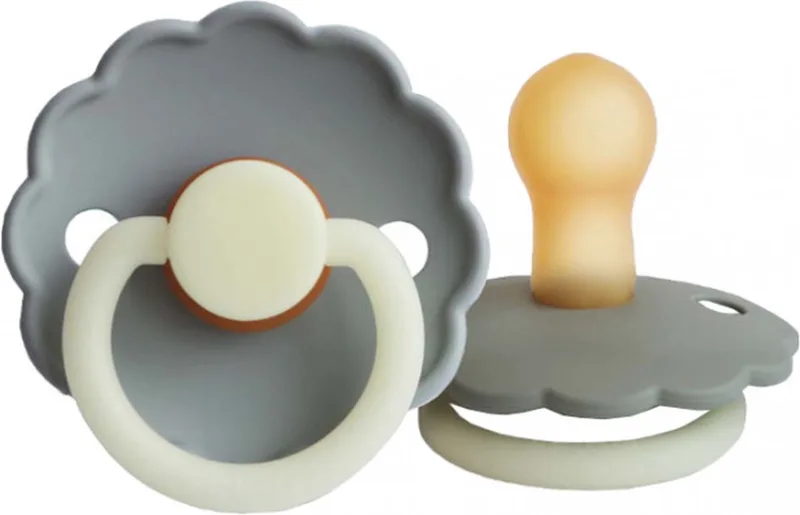 Daisy Glow In The Dark Fopspeen French Gray / Portobello 0-6 Mnd 2 Stuks de Frigg en Gris – photo produit