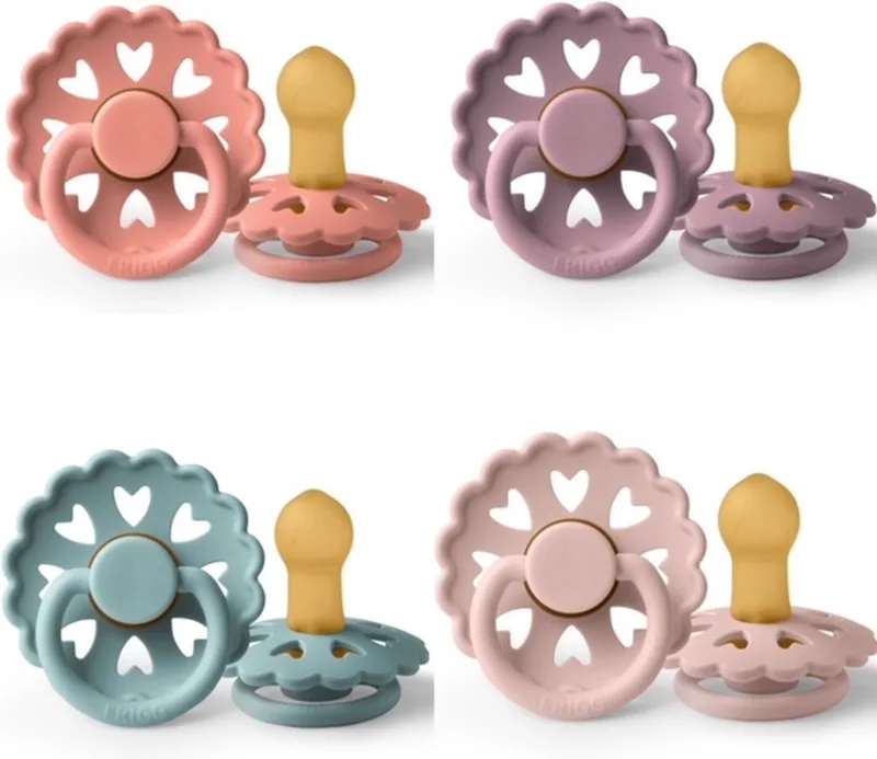 Fairytale Fopspeen set 4 stuks 6-18 maand maat 2 van Frigg in Ole Lukoie, The Little Mermaid, The Princes And The Pea en The Little Match Girl – productfoto