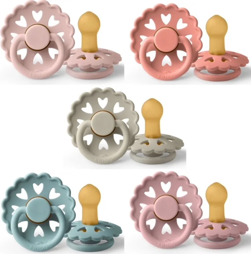 Fairytale Fopspeen set 5 stuks 0-6 maand maat 1 van Frigg in The Princes And The Pea, The Little Match Girl, Clumsy Hans, Ole Lukoie en Thumbelina – productfoto
