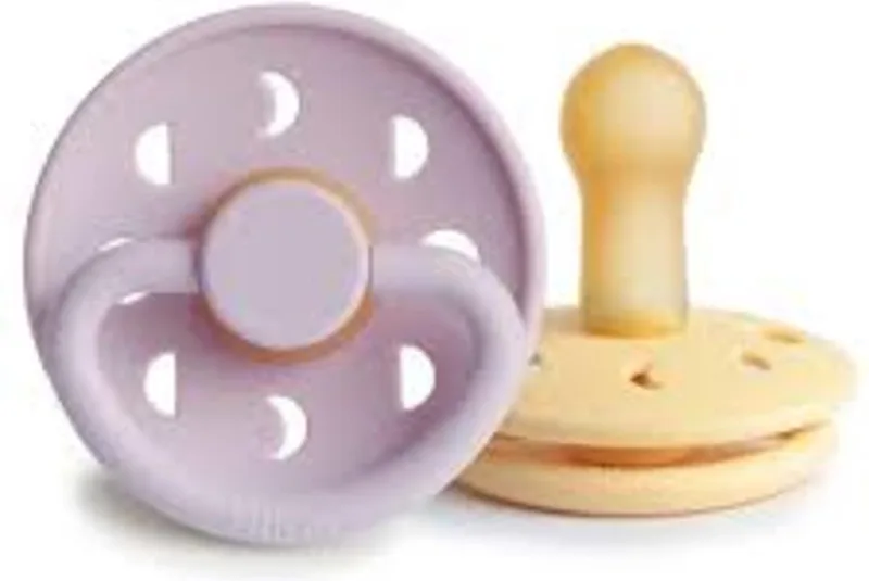 Fopspeen 2-pack - Moon Phase - Pale Daffodil/ Soft Lilac - Latex speen de Frigg en Jaune – photo produit