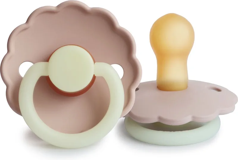 Fopspeen maat 1 0-6 maanden, 1 stuk, daisy glow in the dark van Frigg in Blush – productfoto