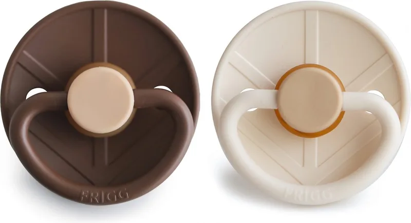 Little Viking Fopspeen - 0-6 Mnd - 2 stuks - Cocoa/Cream von Frigg in Creme – Produktfoto