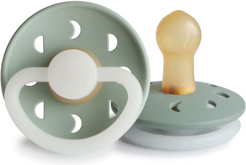 Moon Latex Fopspeen 6+M | Sage Night by Frigg in [Groen] – product photo