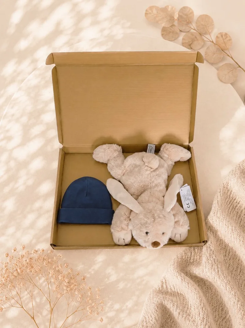 Baby Cadeauset – Knuffel & Babymutsje in Luxe Gouden Geschenkdoos – Kraamcadeau Babyshower – Kraamcadeau Jongen de Funnies en Bleu – photo produit