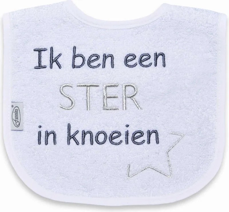 geborduurd tekst slabbetje: Ik ben een ster in knoeien van Funnies in Wit – productfoto