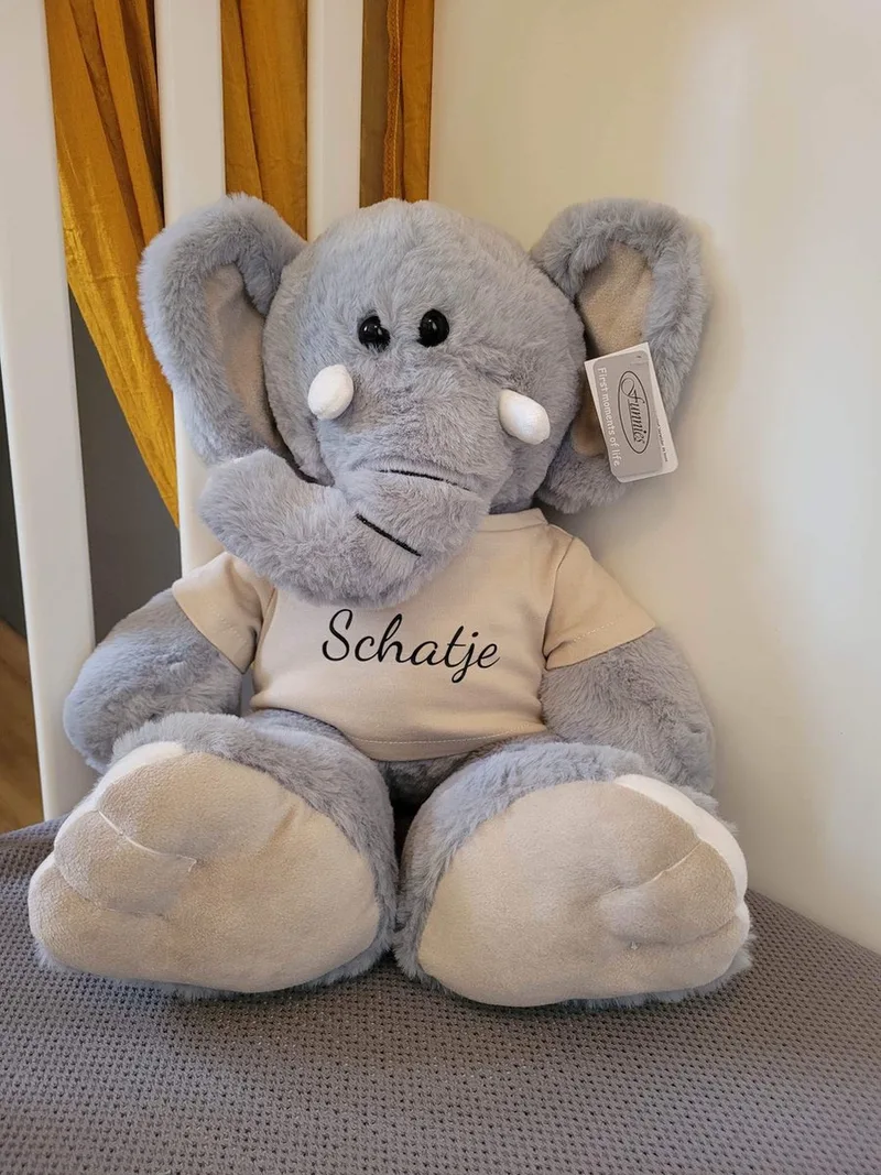 knuffel Olifant - 45cm - shirtje - schatje - Zand van Funnies in Zand – zwart – productfoto
