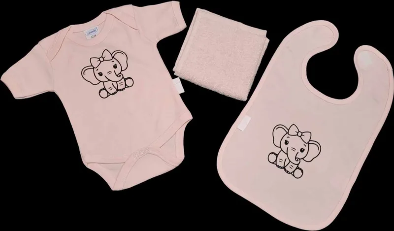 Kraamcadeau - olifant - slab - spuugdoek - romper - maat 50/56. by Funnies in Pink – product photo