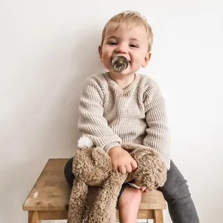Konijn Richie Knuffel 28cm - Baby knuffel van Happy Horse in Bruin – productfoto 2 van 3