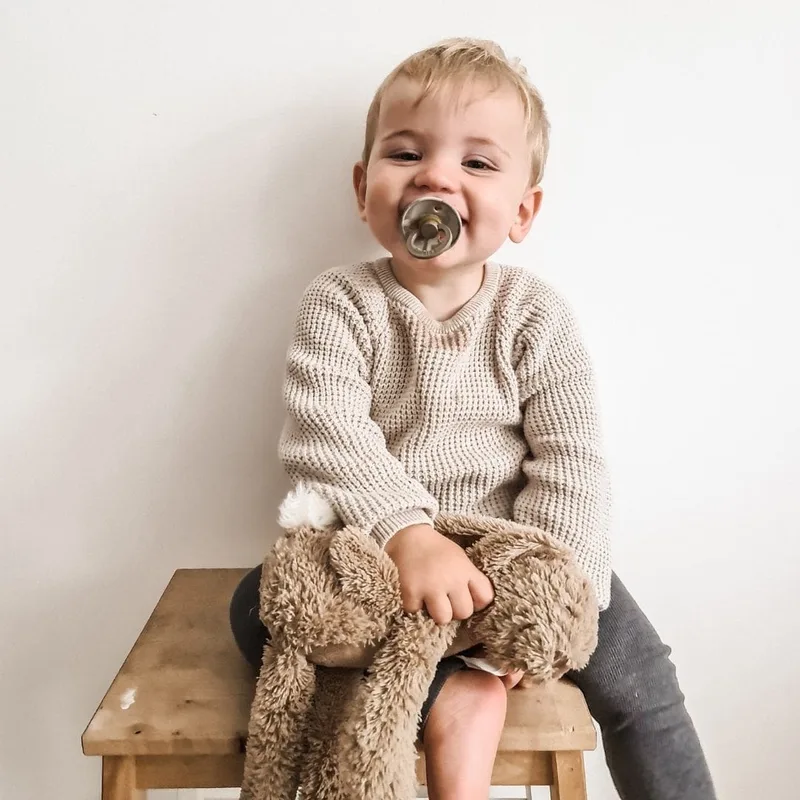 Konijn Richie Knuffel 28cm - Baby knuffel van Happy Horse in Bruin – productfoto 2 van 3