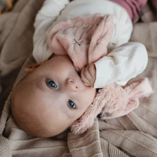 Konijn Richie Knuffeldoekje - Baby cadeau by Happy Horse in Oudroze – product photo 3 of 4