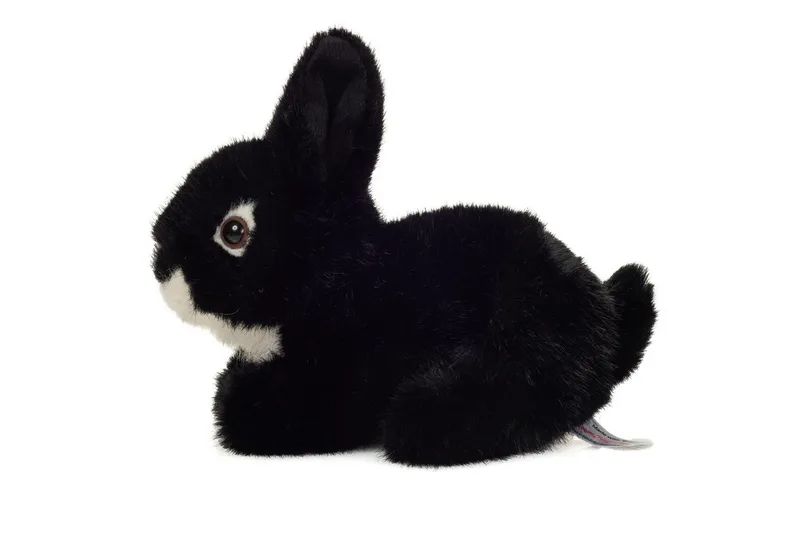 Kuscheltier Hase, sitzend, 17 cm, zum Teil aus recyceltem Material van Hermann Teddy Collection in Zwart – productfoto