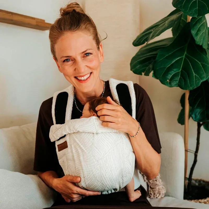 Babytrage Bondolino b.pure, Komforttrage ab Geburt (3 - 20 kg) Bauchtrage, Rückentrage & Hüfttrage von Hoppediz in Beige – Produktfoto 2 von 2