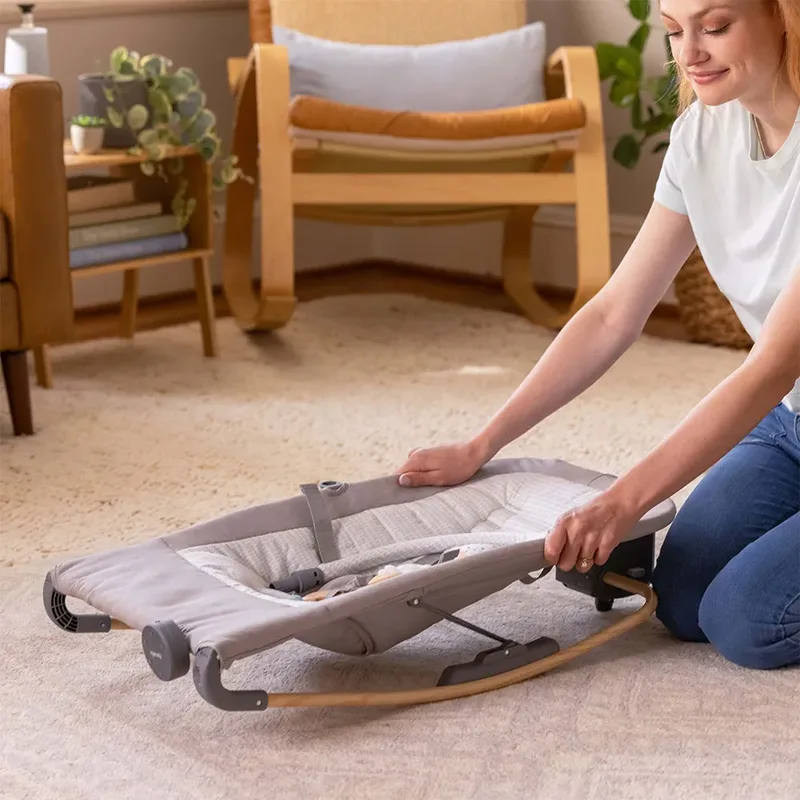 Baby wipstoel InMotion Automatic Rocker de Ingenuity en Gris – photo produit 4 sur 4