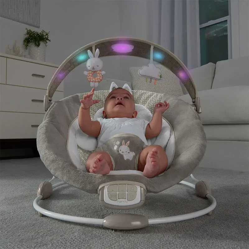 Babyschaukel InLighten Bouncer™ - Twinkle Tails™, mit Licht und Sound von Ingenuity in Grau – Produktfoto 3 von 5