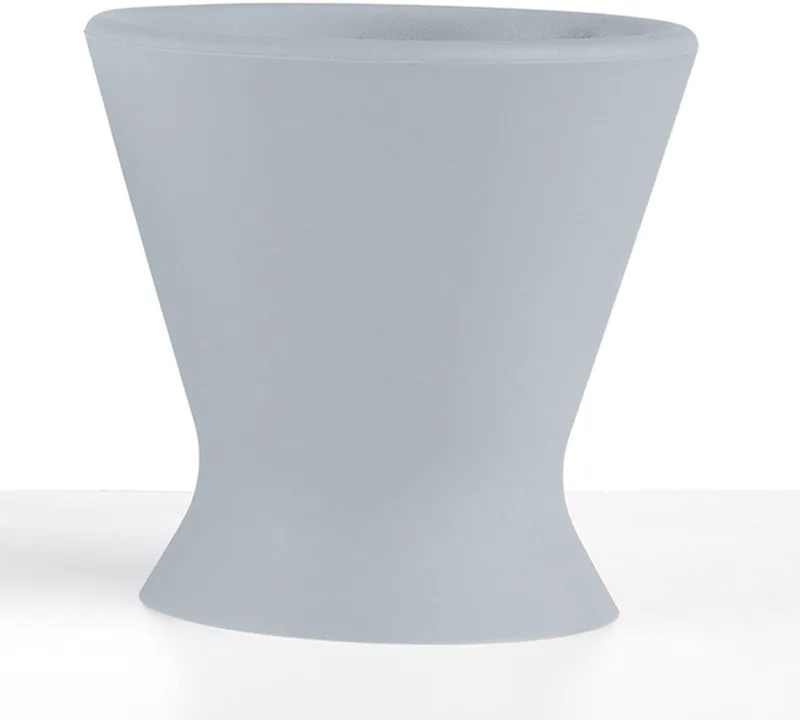 Bökee babyfles maken met 1 hand van Ingenuity in Grijs – productfoto