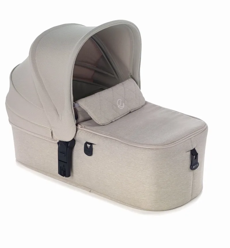 Micro Kinderwagen-reiswieg (2025 van Jané in Sand – productfoto