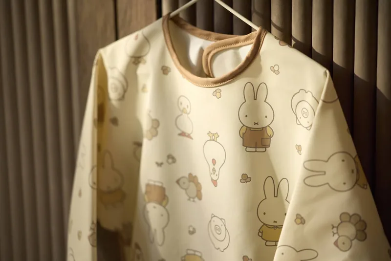 Slab Waterproof met Mouw - 1 Stuk by Jollein in Miffy Family Farm – product photo 4 of 4
