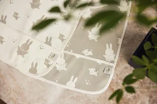 x Nijntje Slab Waterproof Miffy&Snuffy - 2 Stuks de Jollein en Olive green – photo produit 4 sur 4