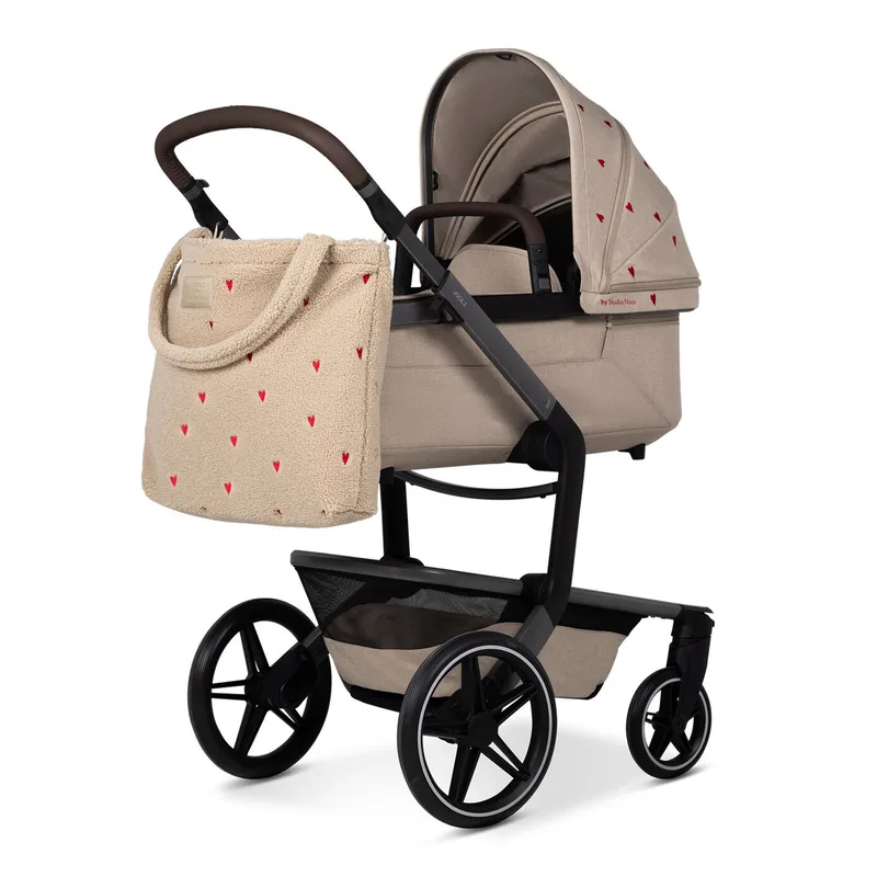 Day⁵ x Studio Noos Kinderwagen de Joolz en Sandy Taupe – photo produit