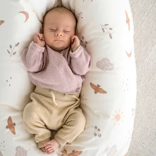 voedingskussen met knop, Organic Night & Day van Julius Zöllner in Beige – productfoto 2 van 2