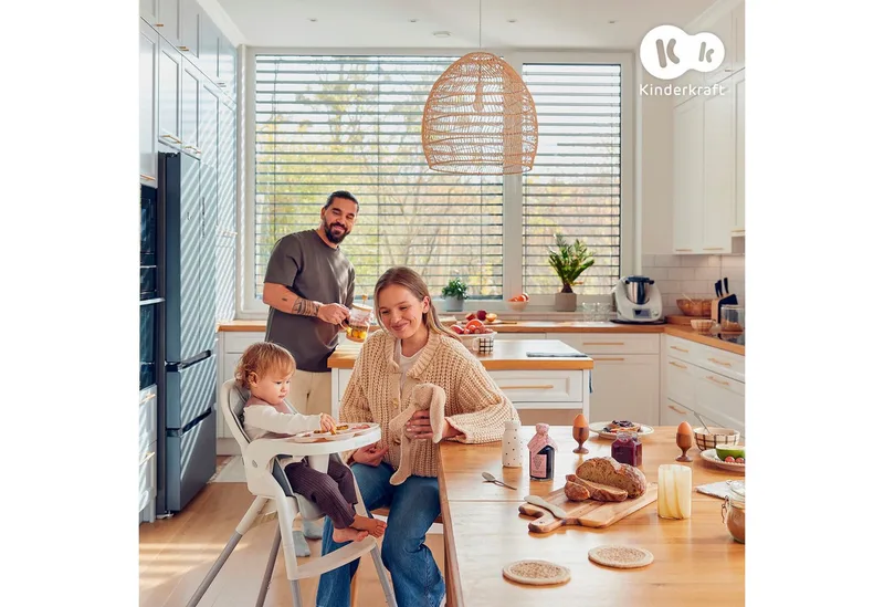 DINNLY Kinderstoel – Inklapbaar – 5-puntsgordel – Inclusief Dienblad – Vanaf 6 maanden – Lichtgrijs by Kinderkraft in Grey – product photo 5 of 5