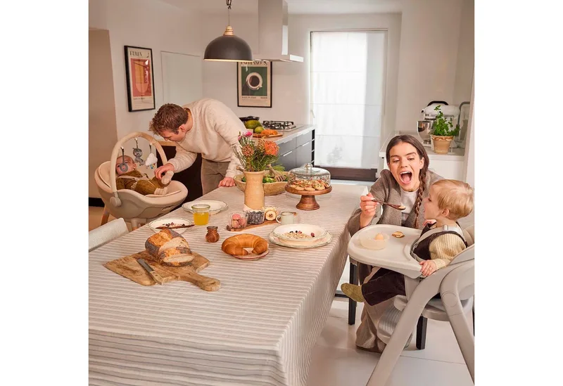 TINO 3-in-1 Kinderstoel - verstelling van zitting en voetensteun - 5-punts veiligheidsgordel - eenvoudig inklapbaar von Kinderkraft in Beige – Produktfoto 2 von 5