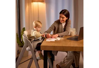 TINO 3-in-1 Kinderstoel - verstelling van zitting en voetensteun - 5-punts veiligheidsgordel - eenvoudig inklapbaar von Kinderkraft in Beige – Produktfoto 3 von 5
