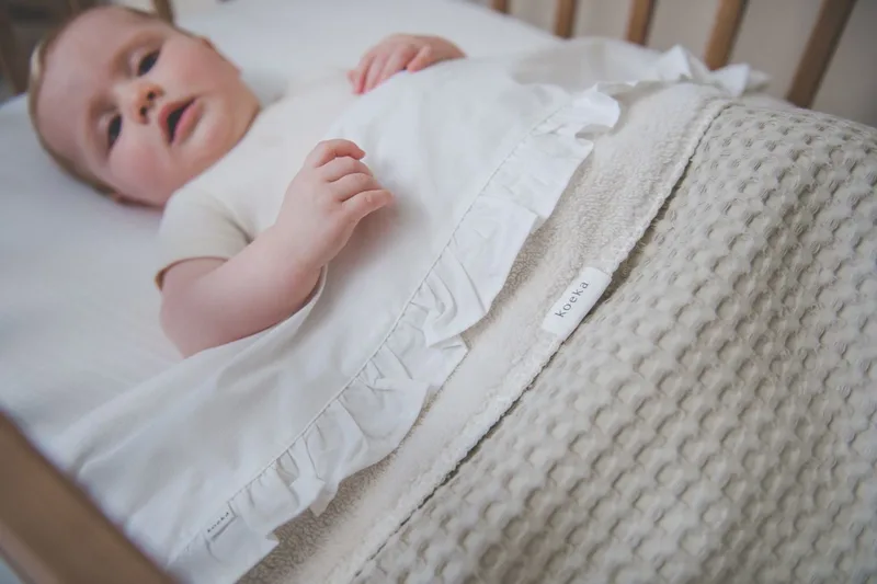 Laken Wieg Koeka Ruffle Warm White by Koeka – product photo 2 of 3