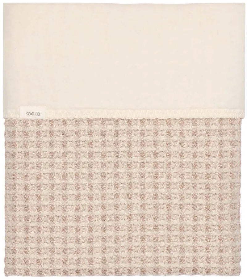 Wiegdeken - Cotton Fleece Wafel Amsterdam – Crumble - 75x100 cm van Koeka in Beige – productfoto