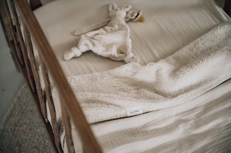wiegdeken teddy Faro - warm white - 75x100 von Koeka in Weiß – Produktfoto 4 von 4