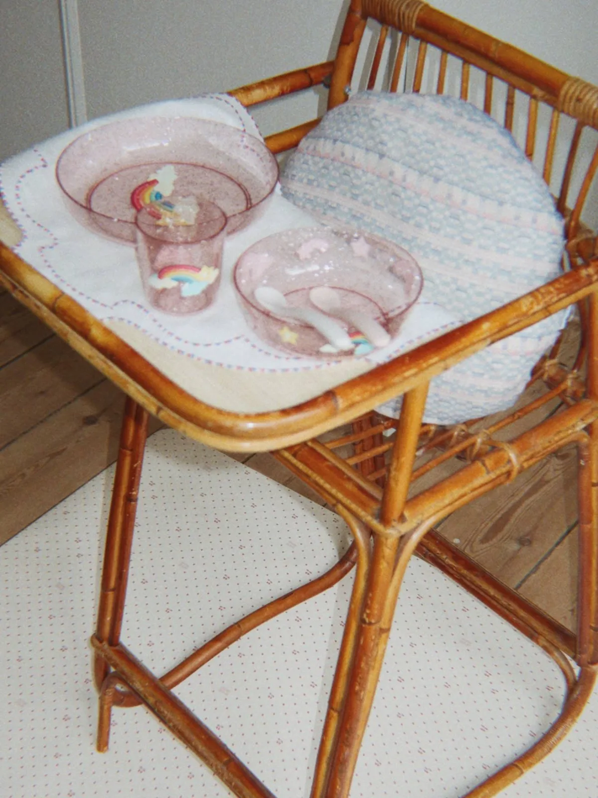 eetset met glitters rozen van Konges Sløjd – productfoto