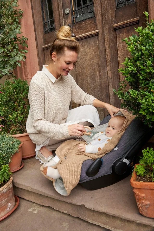 Einschlagdecke für Babyschale, sand, LÄSSIG by Lässig in Brown – product photo 4 of 5