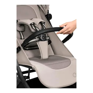 Sia Buggy - Ultralichte Wandelwagen 5,9 kg – Ultracompact 18x51x49 cm – Eénhandbediening – Click&Ride Rem – inGrip Harnassysteem – Dri-Seat – Inclusief Muskietennet & Draagriem von Lionelo in Beige – Produktfoto 3 von 3