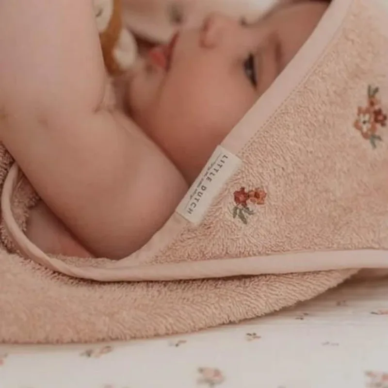 Badcape - Blossom Geborduurd fra Little Dutch – produktbillede