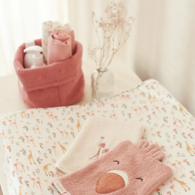 Blooming Safari Omslagdoek - 120 x 120 cm van Little Dutch in Roze – productfoto
