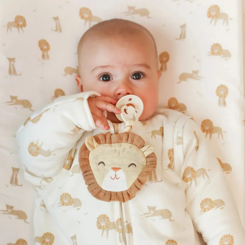 Safari Leo Slaapzak Winter - 110 cm från Little Dutch i Gul – produktbild 3 av 4