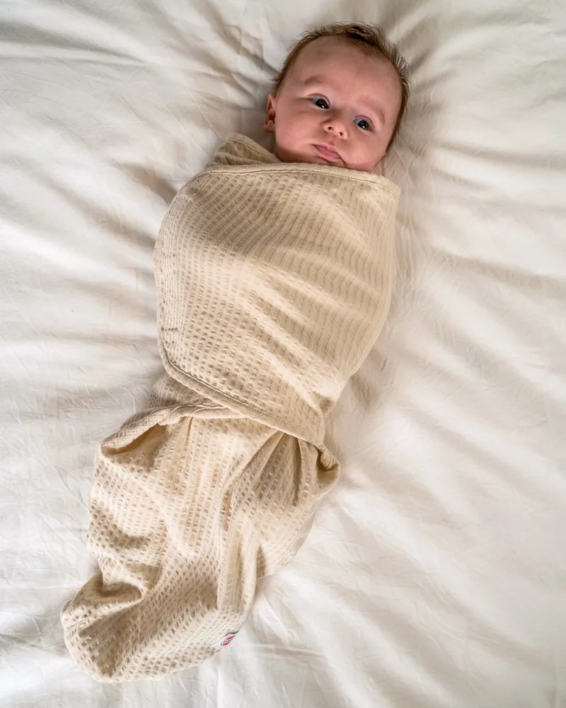 Bundler - Inbakerslaapzak - Crème - 0.3 TOG - 60cm (0-4M) - Seersucker Katoen - Inbakerdoek by Lodger in Cream – product photo