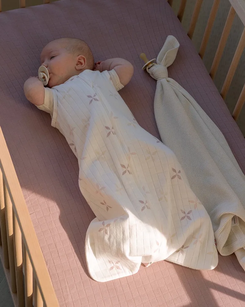 Hopper - Baby zomerslaapzak - hydrofiel - Paars - 62cm - 0.3 TOG - Biologisch katoen by Lodger in Pink – product photo