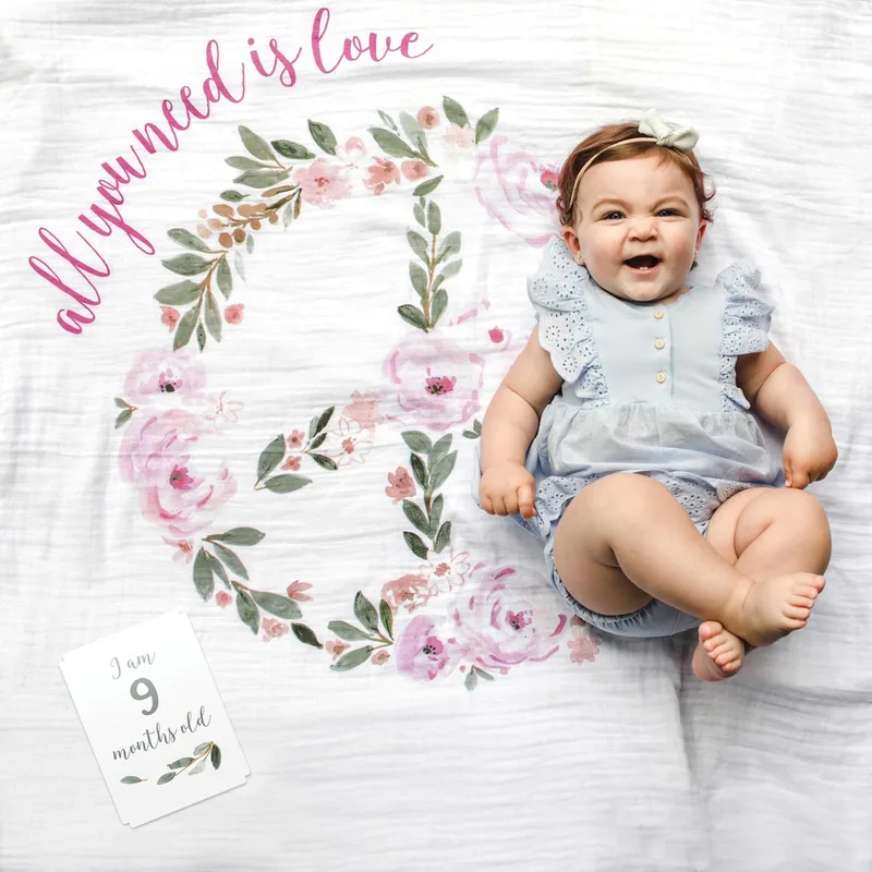 Baby's First Year - swaddle & cards - All you need is Love van Lulujo in Wit – productfoto