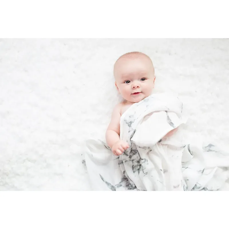 hydrofiele doek - swaddle - bamboo - 120x120 cm - Marble de Lulujo en Blanc – photo produit 4 sur 6