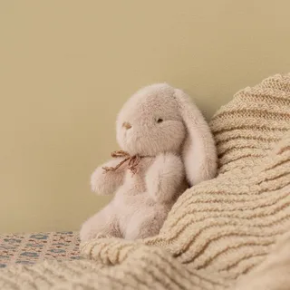 knuffelkonijn bunny plush - light powder mini by Maileg – product photo 2 of 2