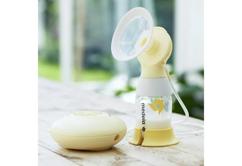 Elektrische Milchpumpe Swing Flex™ tragbar mit 2-Phasen-Expression-Technologie, Überall und zu jeder Zeit effizient Abpumpen von Medela in Weiß – Produktfoto 2 von 5