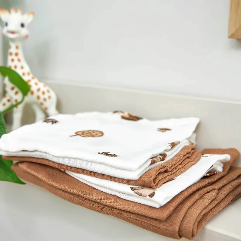 Baby 9-tlg. Starterset mit Mullwindeln, Spucktücher und Waschlappen van Meyco in Beige, 70 × 70 mm – productfoto 1 van 2