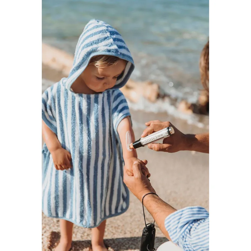 Baby Fat Stripe Badponcho van Meyco in Blauw – productfoto 3 van 3