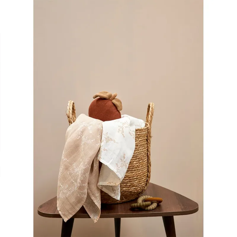 Branches swaddle - 2-pack - hydrofiel - 120x120cm van Meyco in Sand – productfoto 3 van 3